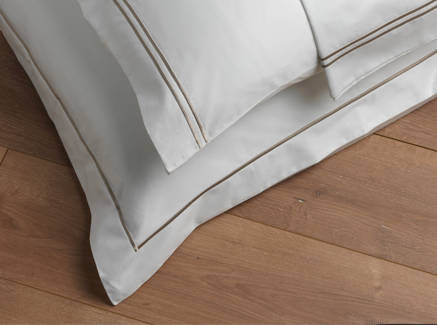 Super saten 600TC sheet with double pleat